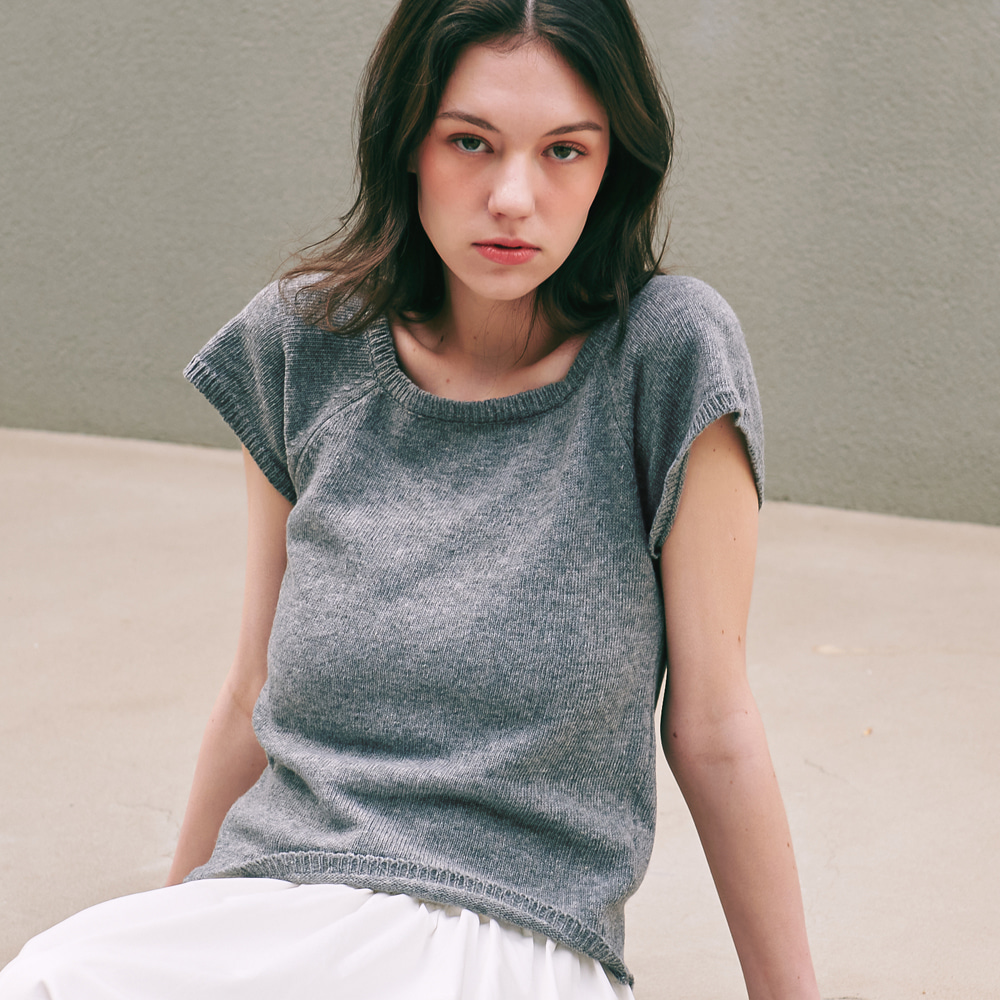 SQUARE ROUND NECK SHORT KNIT GREY