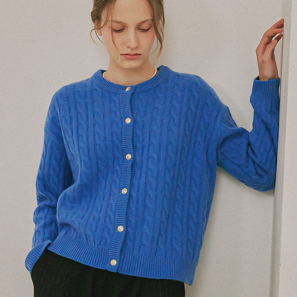 RACCOON CABLE KNIT CARDIGAN BLUE